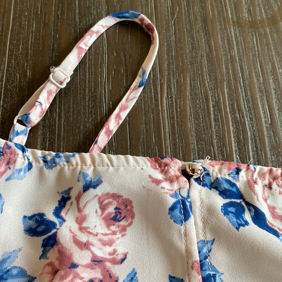 Paper crane off the shoulder blouse with adjustable spaghetti straps. Size L. - Picture 8 of 8